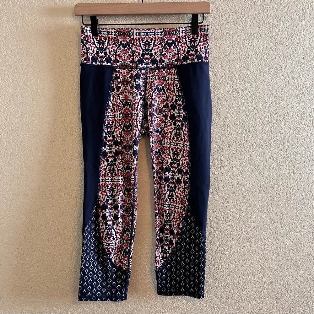 Athleta High Rise Indigo Shores Chaturanga Capri Leggings Size Small